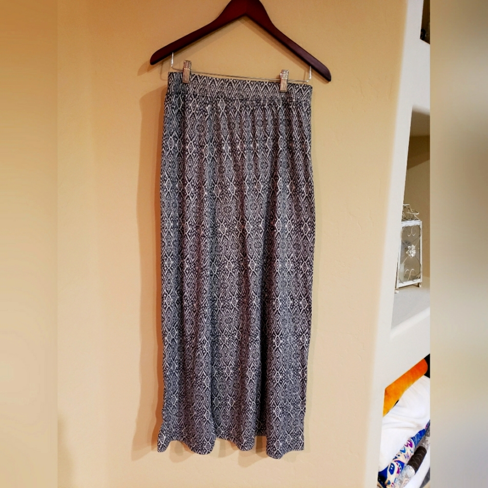 Black and Cream Muk Luks Maxi Skirt- Size Medium,